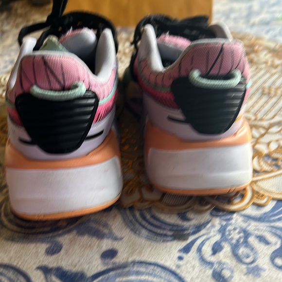 Colourful Puma running shoes - Picture 3 of 3